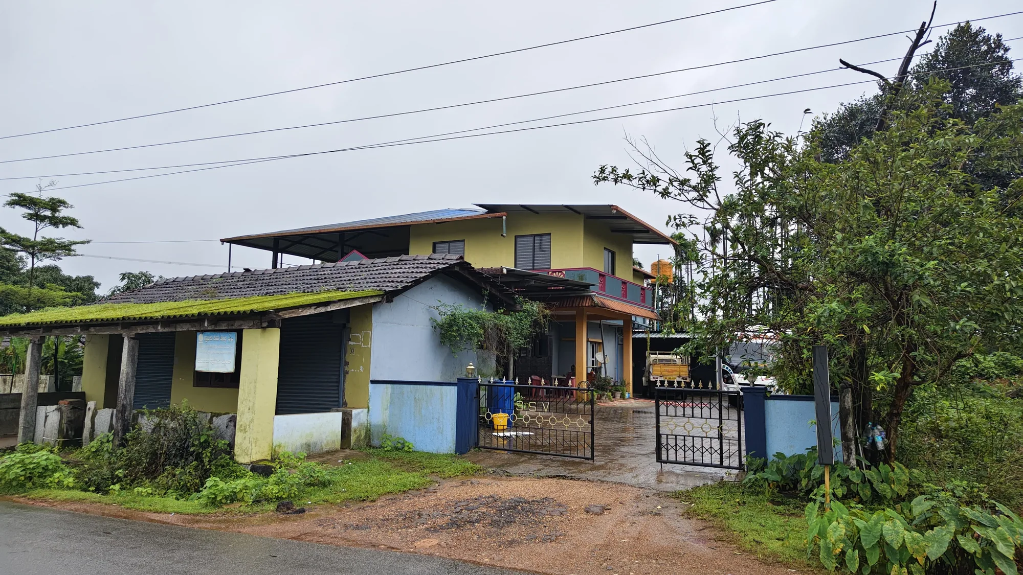 Exterior view of IBBANI Homestay Agumbe and front entrance
